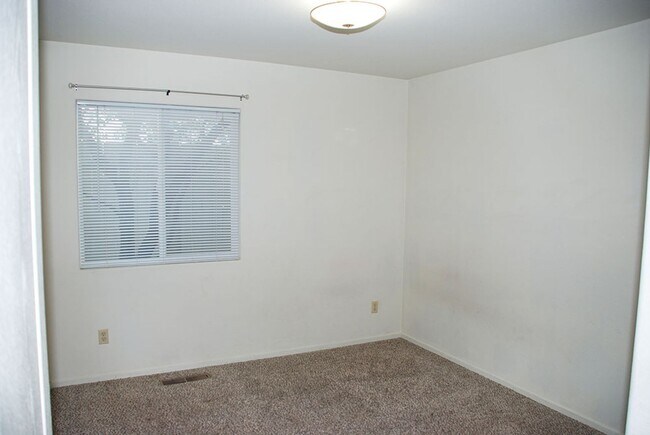 Building Photo - Four Br Single Story Home in NW Reno