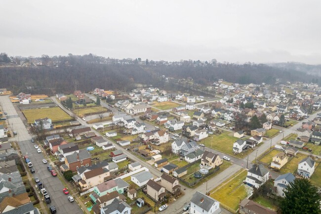 Building Photo - Cozy 1 Bedroom in McKeesport available May...