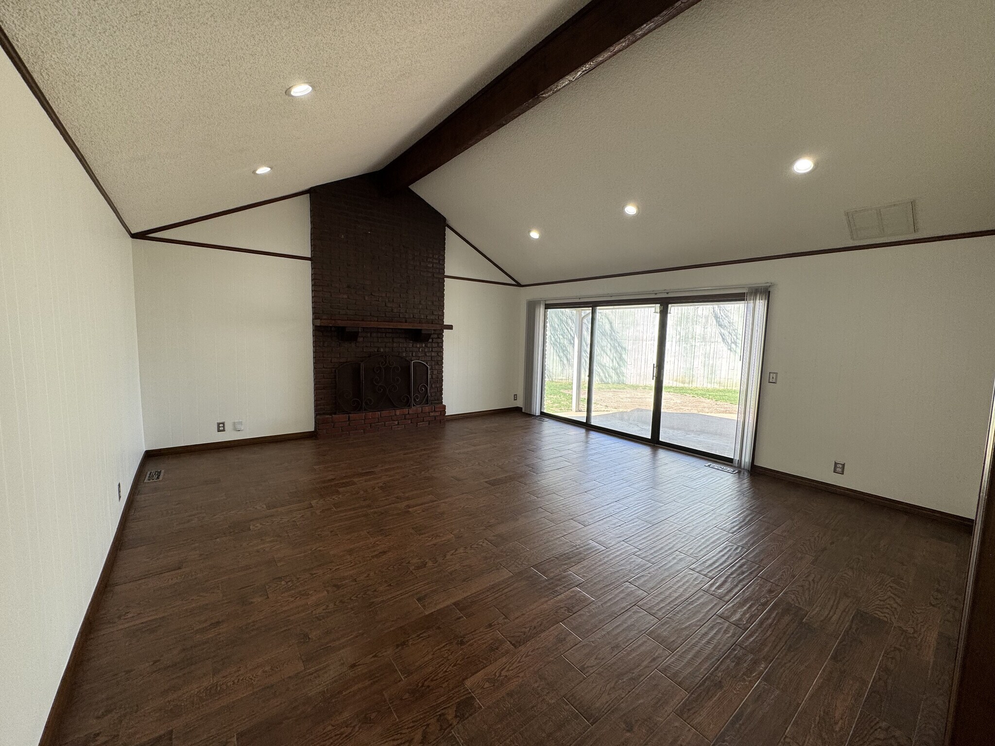 Building Photo - 7108 S Indianapolis Ave