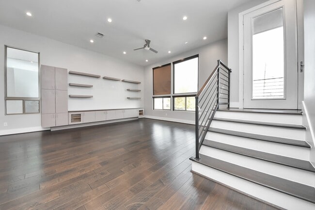 Building Photo - 3204 Sherman St