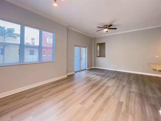 Building Photo - 2339 Vintage Dr