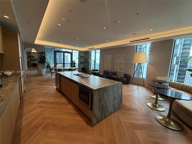 Building Photo - 121 NE 5th St