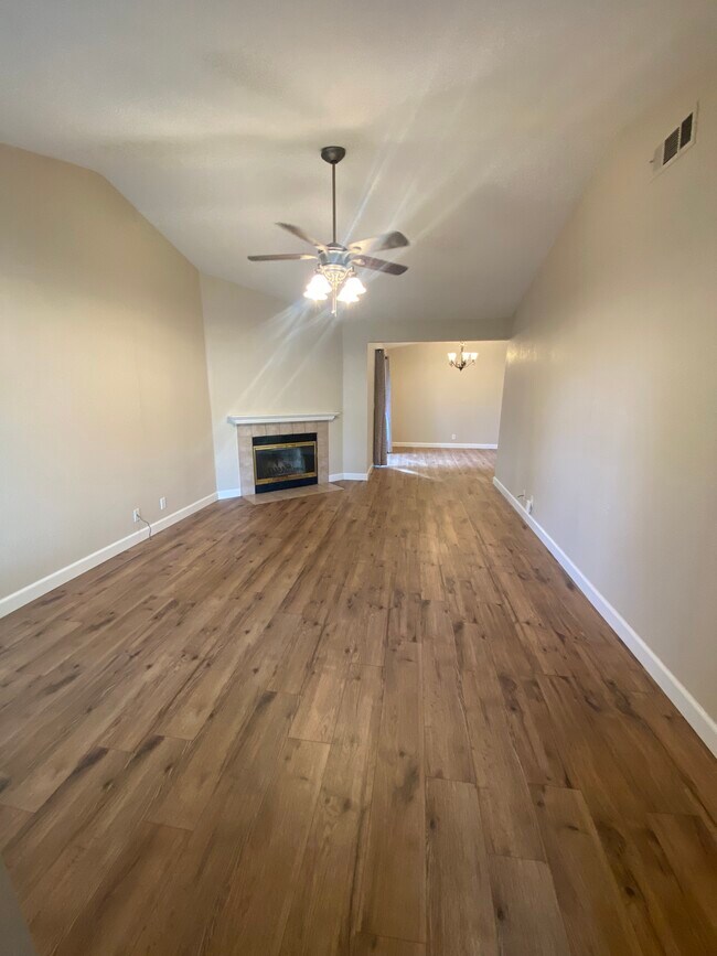 Building Photo - 2239 Country Villa Ct