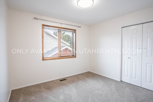 Building Photo - 1160 E 40 N St