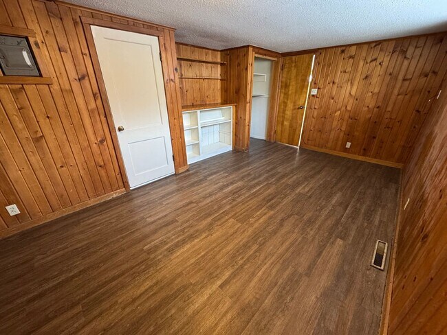 Building Photo - 1332 4th Ave N