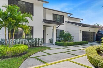 Building Photo - 5 bedroom in Miami Lakes FL 33016