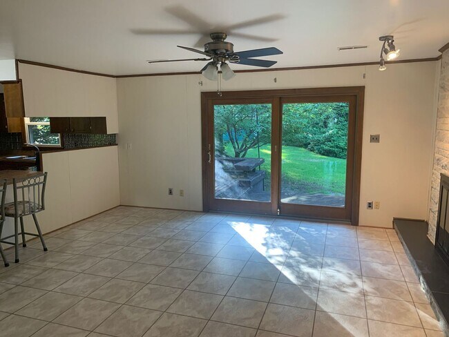 Building Photo - 3BR Single Family Home with an OFFICE!