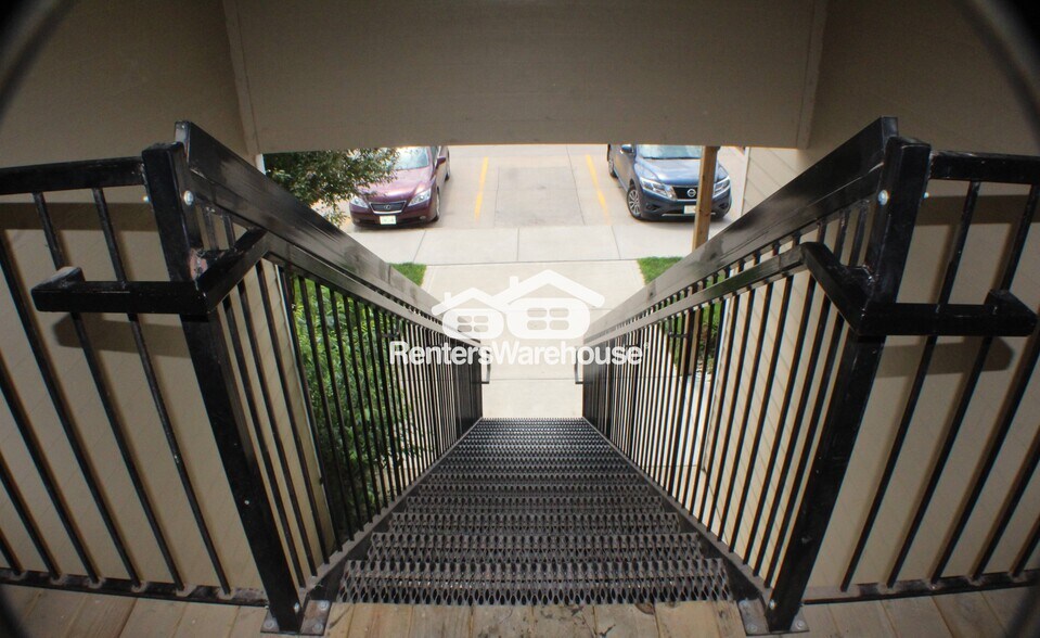 Building Photo - 2000 Meadow Ct