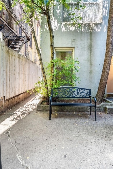 Building Photo - 135 Garden St