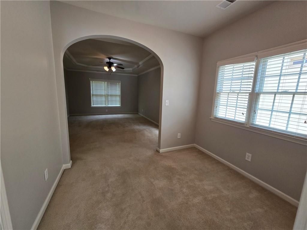 Building Photo - 624 Maple Grove Way
