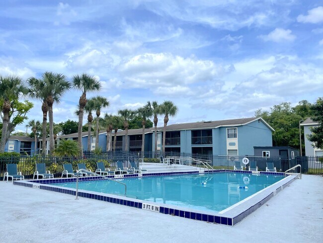 Building Photo - 2557 N Alafaya Trail