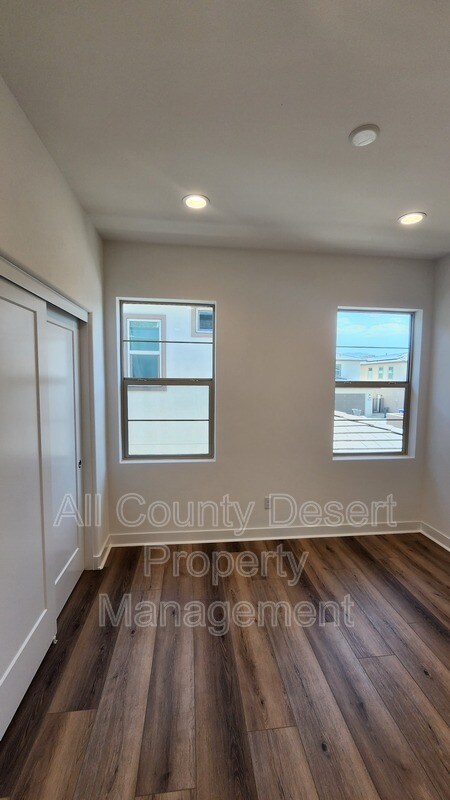 Building Photo - 35944 Randall Ln