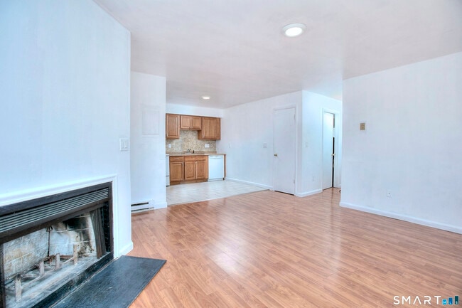 Building Photo - 638 Cove Rd