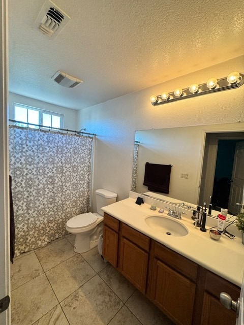 Bedroom 2 and 3 Full Bath - 1740 E D St