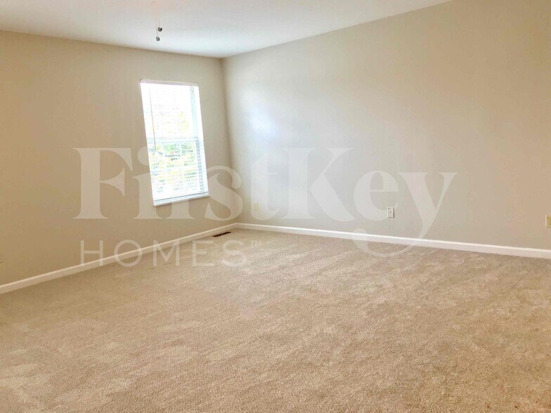 Building Photo - 9 Kingsmont Ct