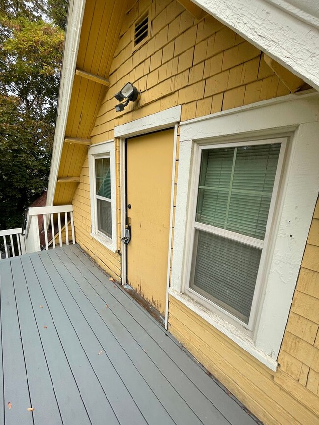 Building Photo - 1612 W 7th Ave