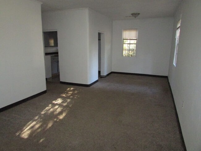 Building Photo - Limited-Time Offer! Sign a lease by 12/31 and get 25% off your first month’s rent!