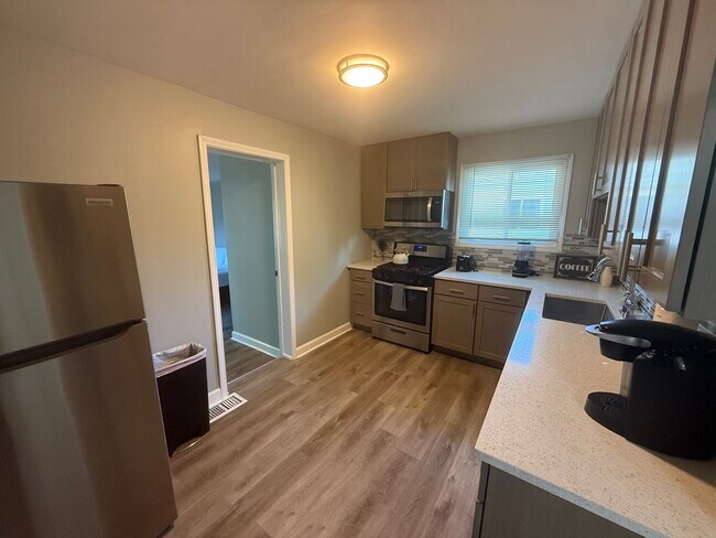 Building Photo - 362 Marion Ct