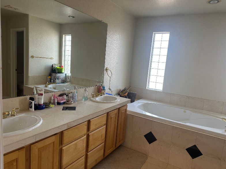 Building Photo - 1516 S Logan St