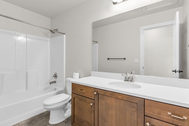 Building Photo - Spacious 6 Bed Home with Dual Kitchens, EV Charging & Modern Finishes in Layton