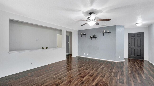 Building Photo - "Charming 3-Bedroom Home with 2 Full Baths in New Braunfels – 1,425 Sq Ft of Comfort on Cherokee ...
