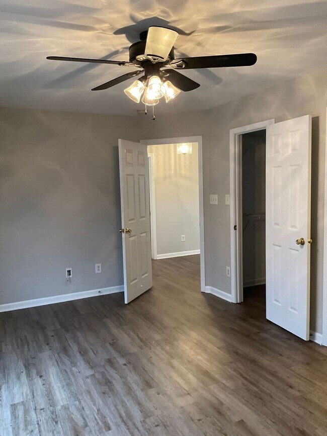 Building Photo - Available Now!! Charming and Updated Rental Home in Mt. Holly!