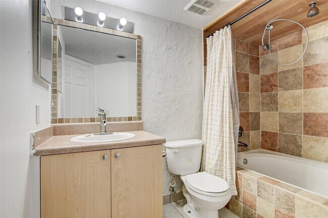 Building Photo - 224 Villa Cir
