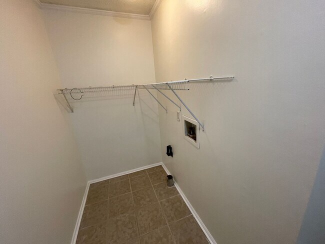 Building Photo - SRP-SH050-402 South 10th Street