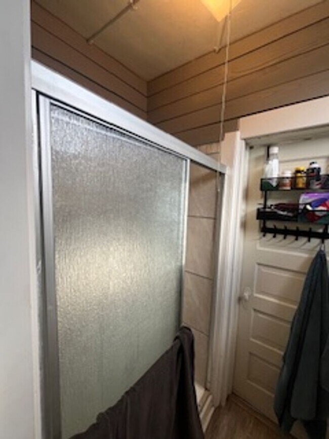 Building Photo - 5 BR / 2 BA House Near Bryan Park - Available August 2026!