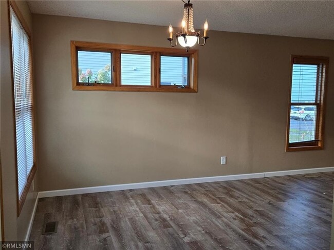 Building Photo - 614 S 19th Ave