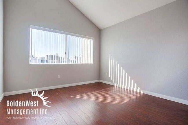 Building Photo - Charming 2Bdm 2Ba Condo in The Venetian Co...