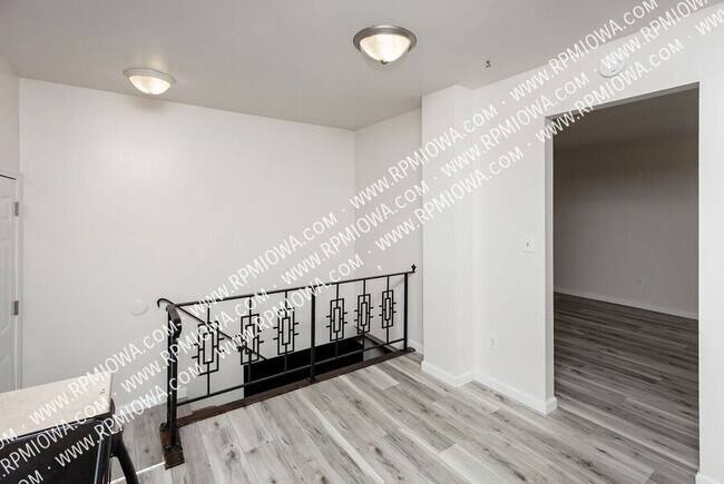 Building Photo - 1020 Williams St