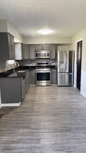 Building Photo - 3828 Longton Dr