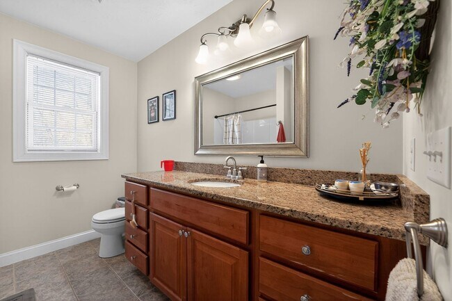 Building Photo - Spacious 4BR House in Millbury