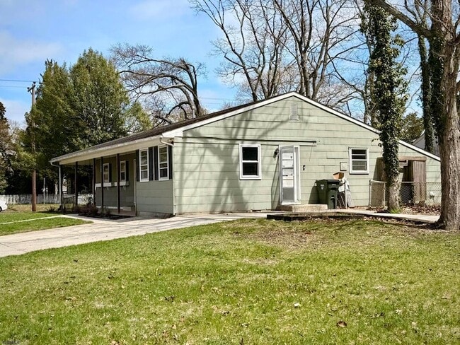 Building Photo - 644 5th St