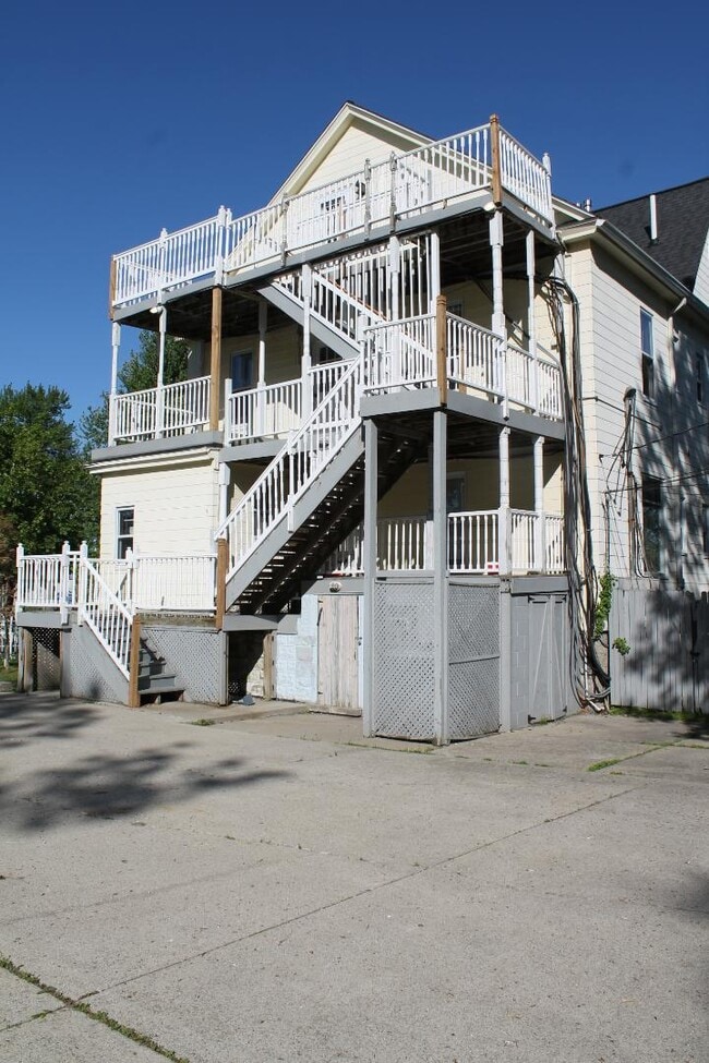 Building Photo - 3803 Military St