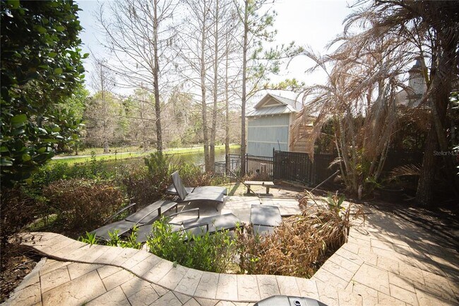 Building Photo - 719 Eastlawn Dr