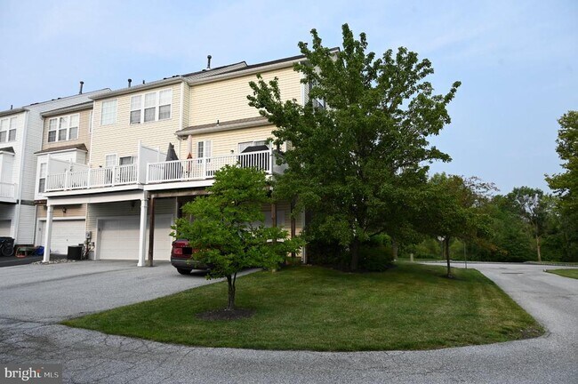 Building Photo - 1910 Cavalier Ln