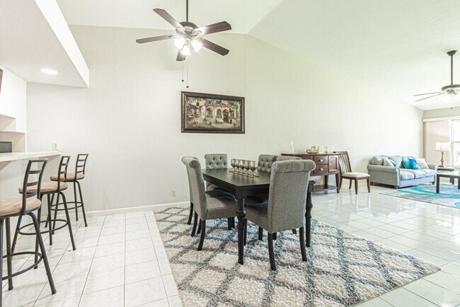 Building Photo - Fully Furnished Naples Condo with Resort-Style Living