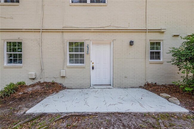 Building Photo - 2328 Barrington Cir