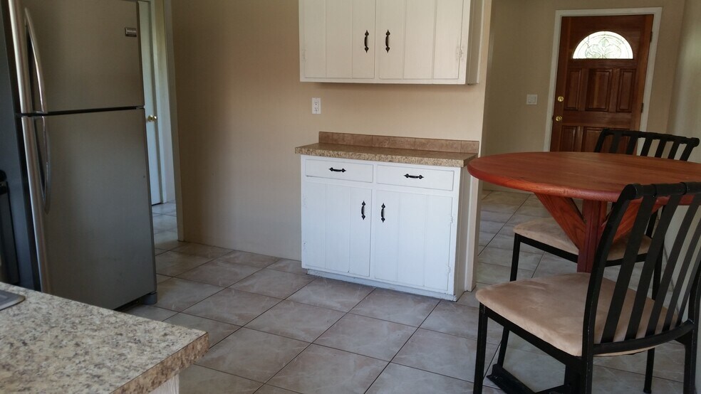 Porcelain tiles thruout - 528 N Olsen Ave