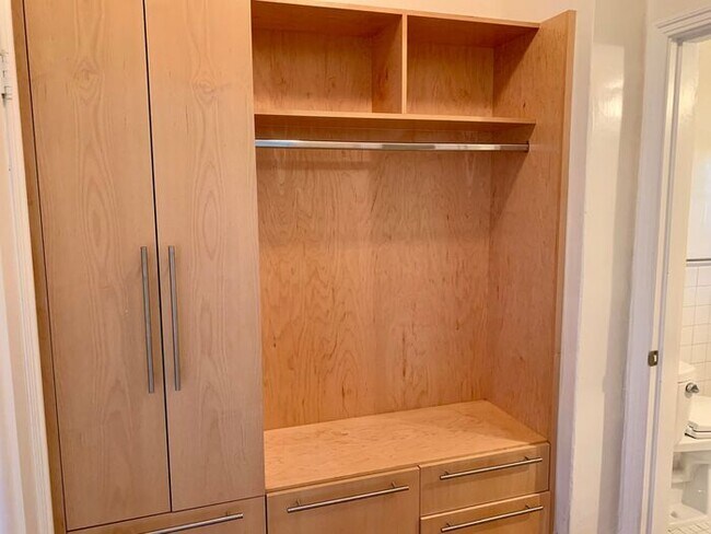 Building Photo - 507 Forest St