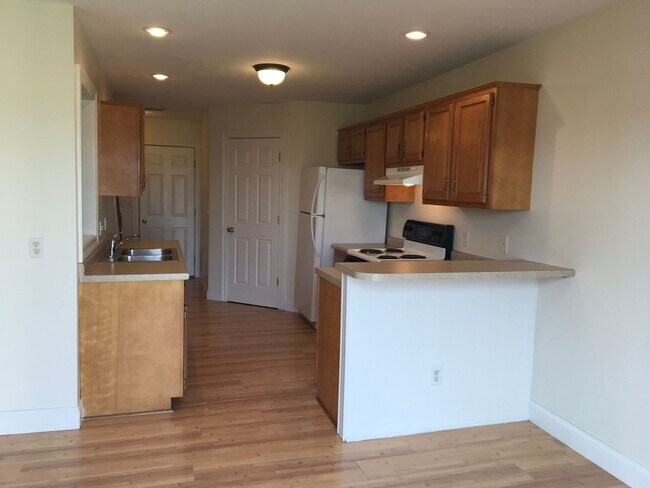 Building Photo - 2295 Shamrock Ln