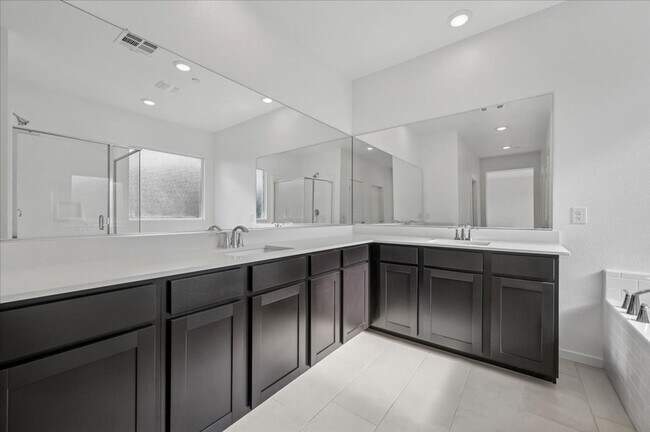 Building Photo - Beautiful New Home in Black Mountain Planned Community