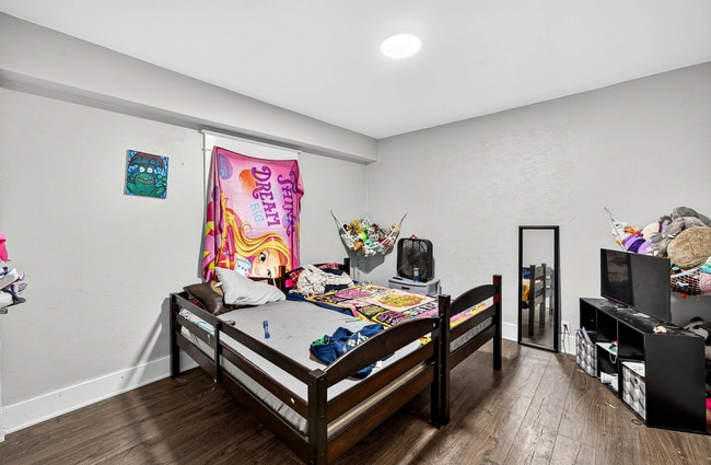 Building Photo - 1303 Sorin St