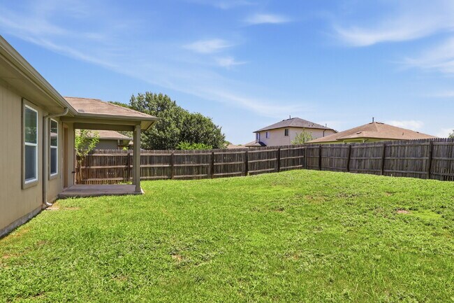 Building Photo - 4 Bed, No Carpet Home in Kyle, Available for Immediate Move-In