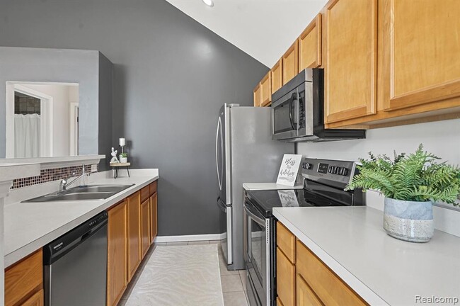 Building Photo - 606 Olde English Cir