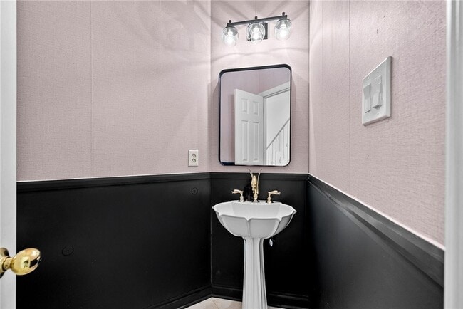 Building Photo - 302 Kingsberry Cir