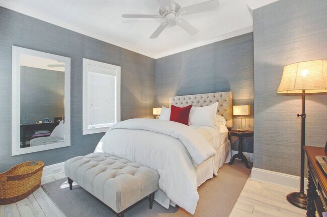 Building Photo - 121 Post Ln