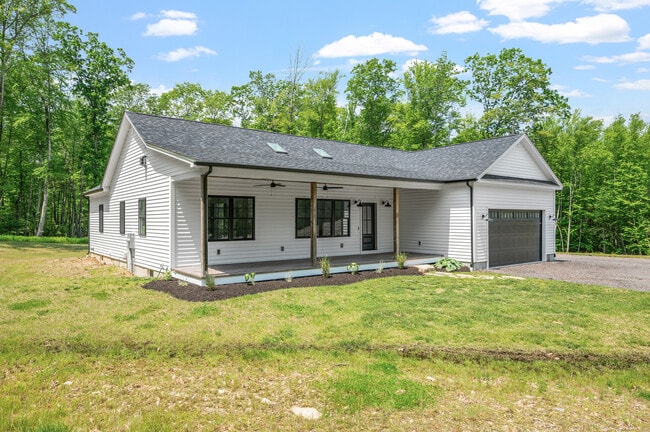 Building Photo - 461 Chestnut Hill Rd